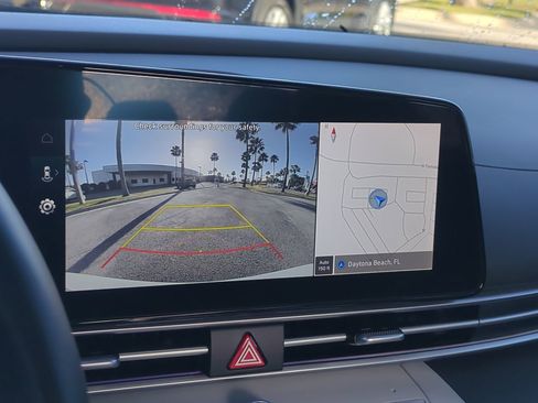 Used 2025 Hyundai Elantra Limited image 19