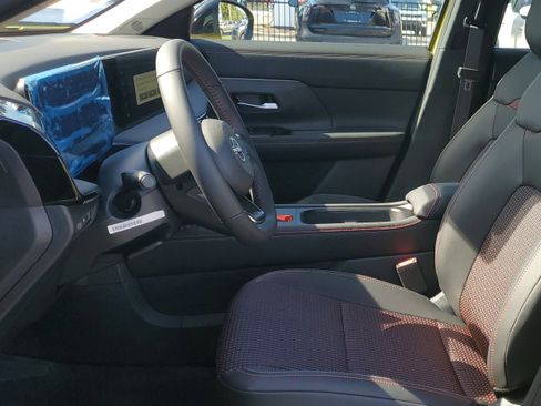 New 2025 Nissan Kicks SR image 8