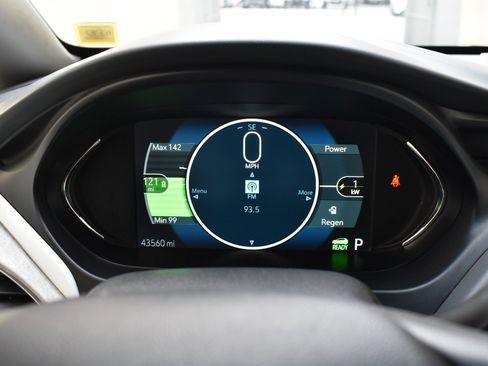 Used 2020 Chevrolet Bolt Premier w/ Infotainment Package FWD image 25
