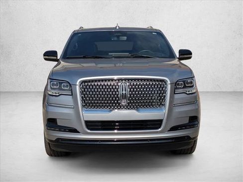 Used 2024 Lincoln Navigator Reserve image 2