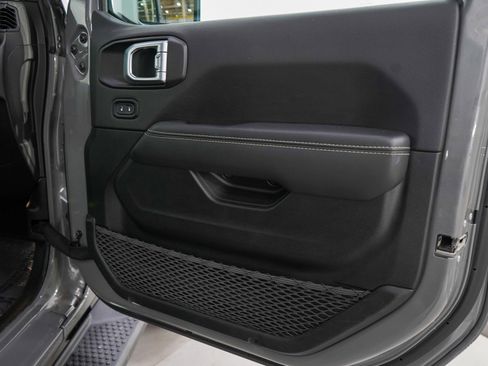 Used 2021 Jeep Wrangler Unlimited Sahara w/ Dual Top Group image 9