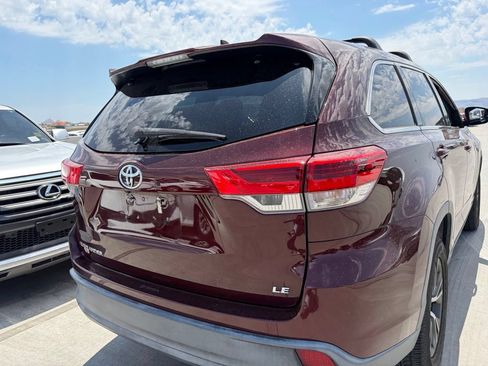 Used 2019 Toyota Highlander Plus FWD image 4
