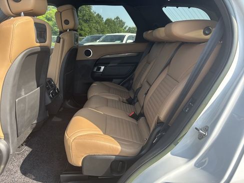 Used 2023 Land Rover Discovery Metropolitan Edition image 20