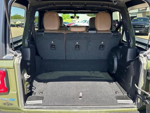Used 2023 Jeep Wrangler Unlimited Rubicon 4xe w/ Cold Weather Group AWD/4WD image 5