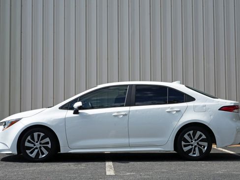 Used 2023 Toyota Corolla LE FWD image 8