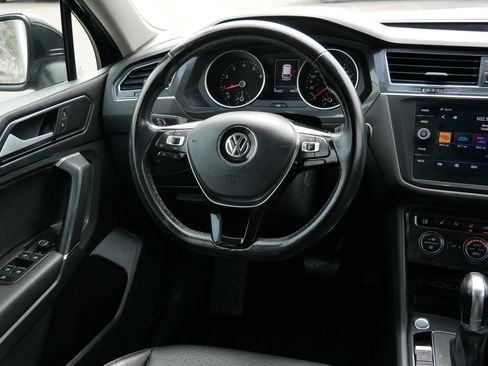 Used 2018 Volkswagen Tiguan SE image 9