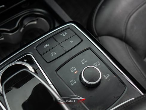 Used 2018 Mercedes-Benz GLE 43 AMG 4MATIC w/ Premium 3 Package image 35