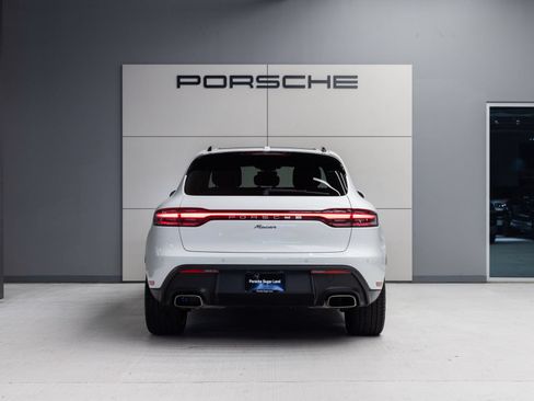 Certified 2026 Porsche Macan AWD/4WD image 6