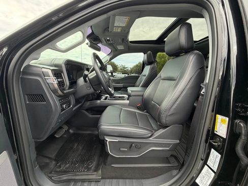 Used 2024 Ford F250 Lariat w/ Black Appearance Package AWD/4WD image 2