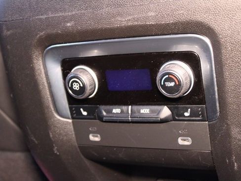 Used 2023 Chevrolet Suburban Premier image 16