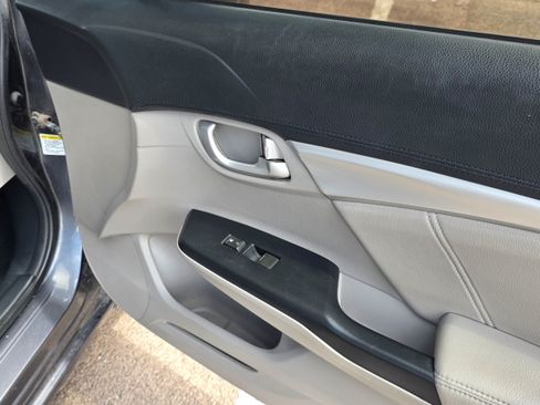 Used 2013 Honda Civic Hybrid Sedan image 23