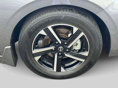 Certified 2025 Nissan Sentra SV image 9