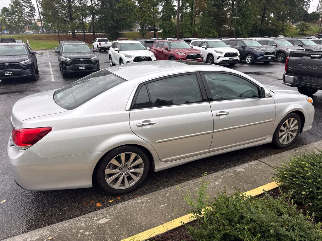 Used 2011 Toyota Avalon Limited FWD image 2