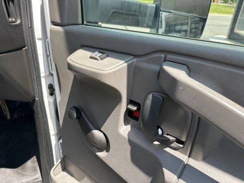 Used 2016 GMC Savana 3500 Extended image 13