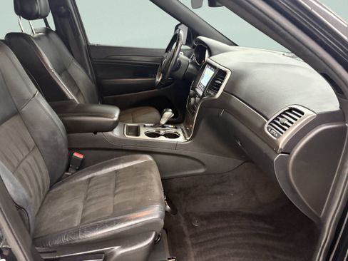 Used 2018 Jeep Grand Cherokee Laredo RWD image 33
