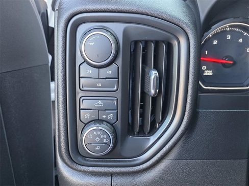 Used 2023 Chevrolet Silverado 2500 Custom w/ Custom Value Package image 18