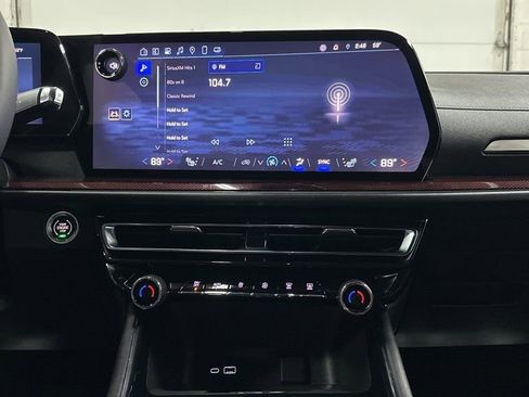 Used 2025 Chevrolet Traverse Z71 w/ Driver Confidence Package image 27