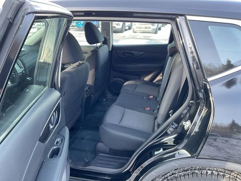 Used 2020 Nissan Rogue S image 30