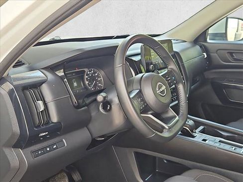 Used 2025 Nissan Pathfinder SV FWD image 7