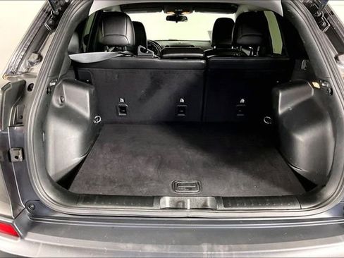 Used 2019 Jeep Cherokee Latitude Plus FWD image 28