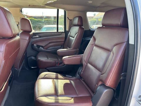 Used 2019 Chevrolet Suburban Premier AWD/4WD image 17