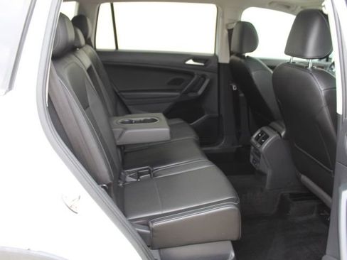 Used 2019 Volkswagen Tiguan SE image 37