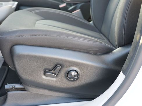 Used 2021 Chrysler Voyager LX image 15