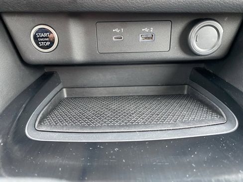 Used 2022 Nissan Rogue SV image 32