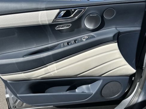 Used 2025 Genesis GV80 3.5T Prestige image 23