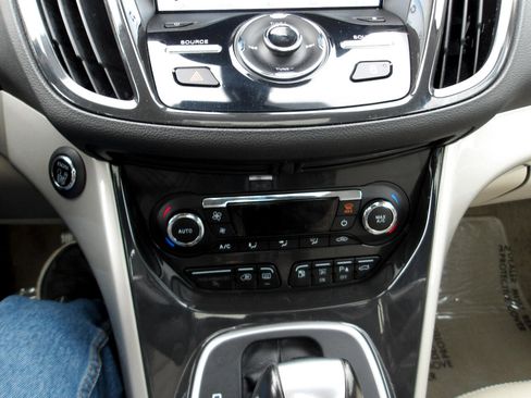 Used 2016 Ford C-MAX Energi SEL w/ Equipment Group 303A image 21