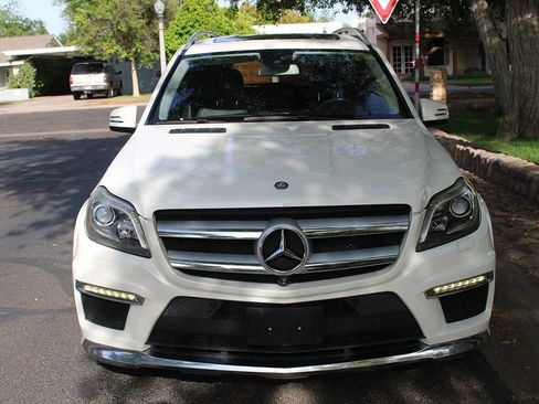 Used 2015 Mercedes-Benz GL 550 4MATIC image 4