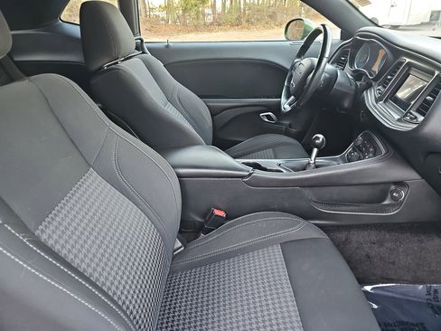 Used 2018 Dodge Challenger R/T w/ Performance Handling Group image 10