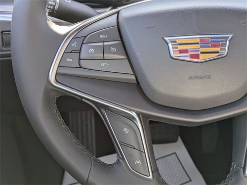 New 2025 Cadillac XT5 Luxury image 16