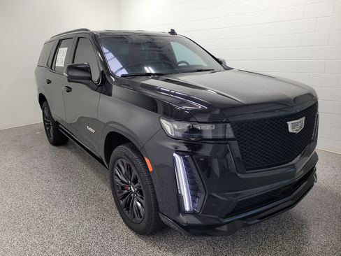 Used 2024 Cadillac Escalade V w/ LPO, ONYX Package AWD/4WD image 3