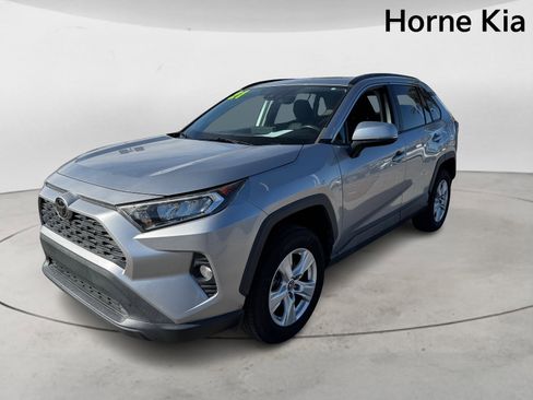 Used 2021 Toyota RAV4 XLE w/ Convenience Package image 7