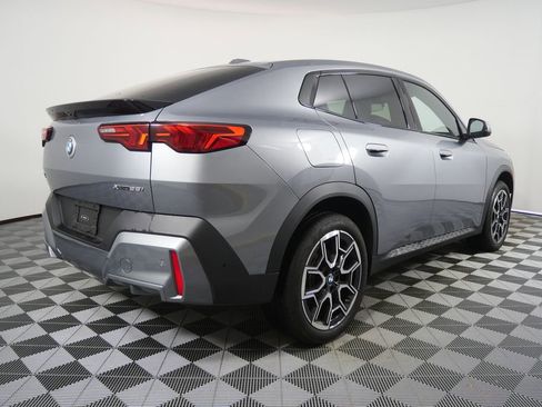 Certified 2025 BMW X2 xDrive28i w/ Technology Package image 3