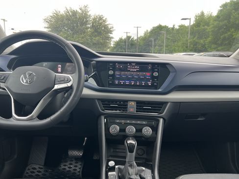 Certified 2023 Volkswagen Taos SE FWD image 27