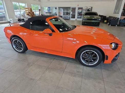 Used 2017 FIAT 124 Spider Classica RWD image 7