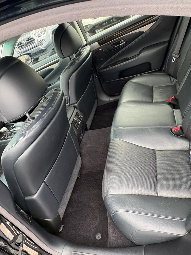 Used 2013 Lexus LS 460 w/ Comfort Pkg RWD image 11
