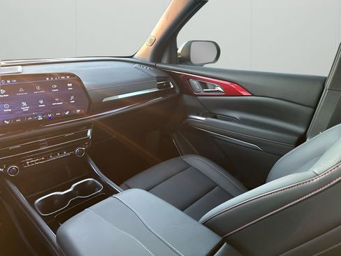 Used 2025 Chevrolet Traverse Z71 w/ Enhanced Driving Package image 24