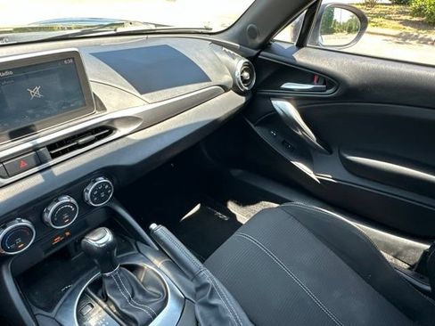 Used 2017 FIAT 124 Spider Classica RWD image 22