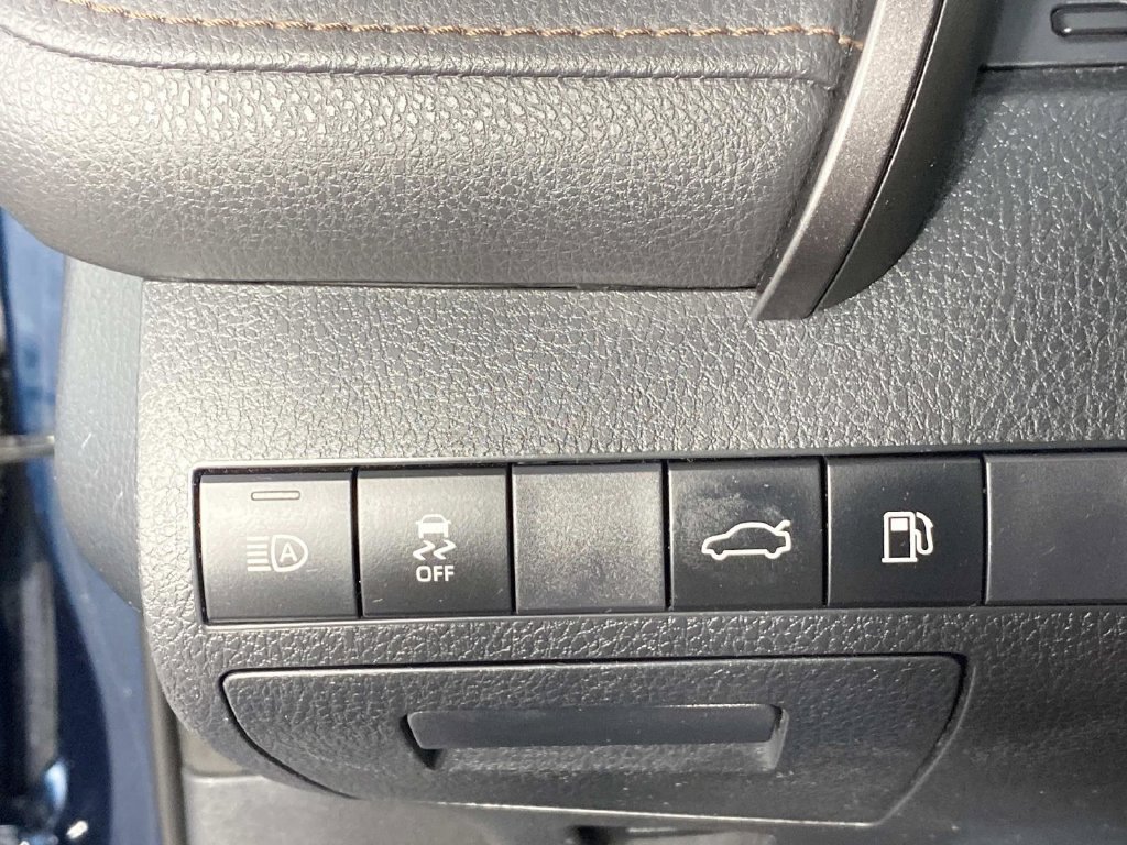 Used 2018 Toyota Camry XLE FWD image 14