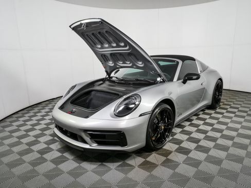 Certified 2024 Porsche 911 Targa 4 GTS w/ Premium Package AWD/4WD image 32