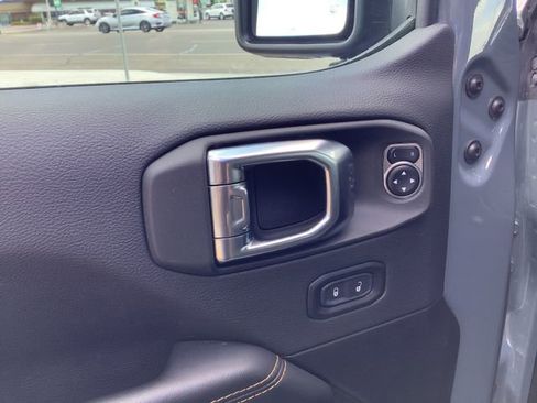 Used 2025 Jeep Wrangler Unlimited Sahara AWD/4WD image 10