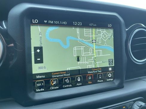 Used 2023 Jeep Wrangler Altitude image 15