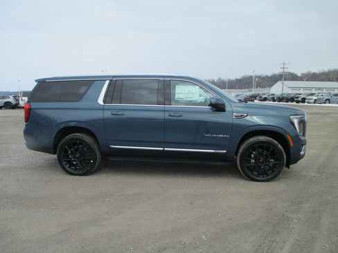 New 2026 GMC Yukon XL Elevation w/ Elevation Premium Package image 3