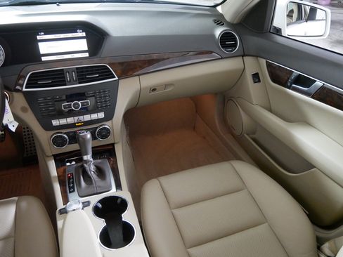 Used 2012 Mercedes-Benz C 300 4MATIC Sedan image 11