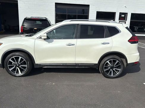 Used 2017 Nissan Rogue SL w/ SL Premium Package image 4