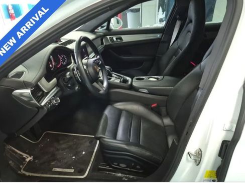 Used 2022 Porsche Panamera Platinum Edition image 2