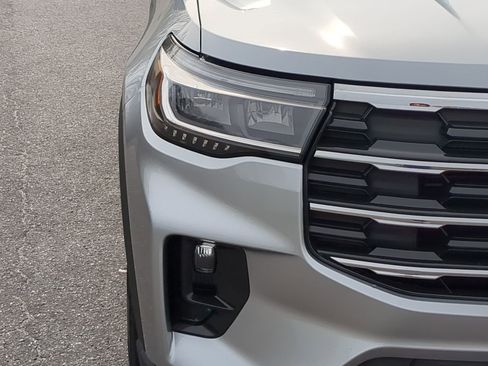 Certified 2025 Ford Explorer Active w/ Active Comfort Package image 8